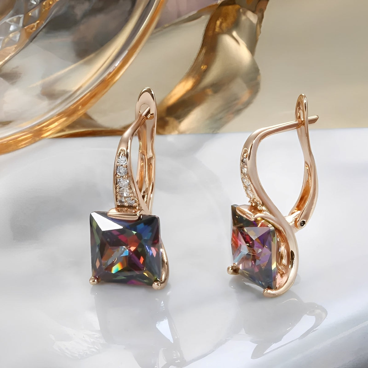 Celina – Aros dorados con circonitas de colores