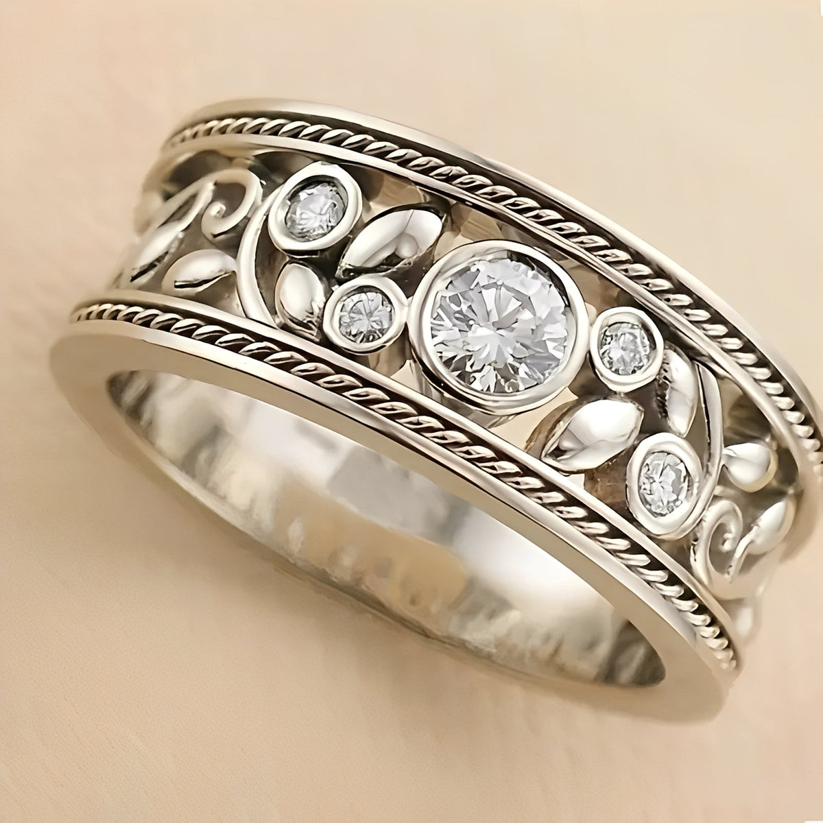 Nina – Anillo vintage de plata y circonita