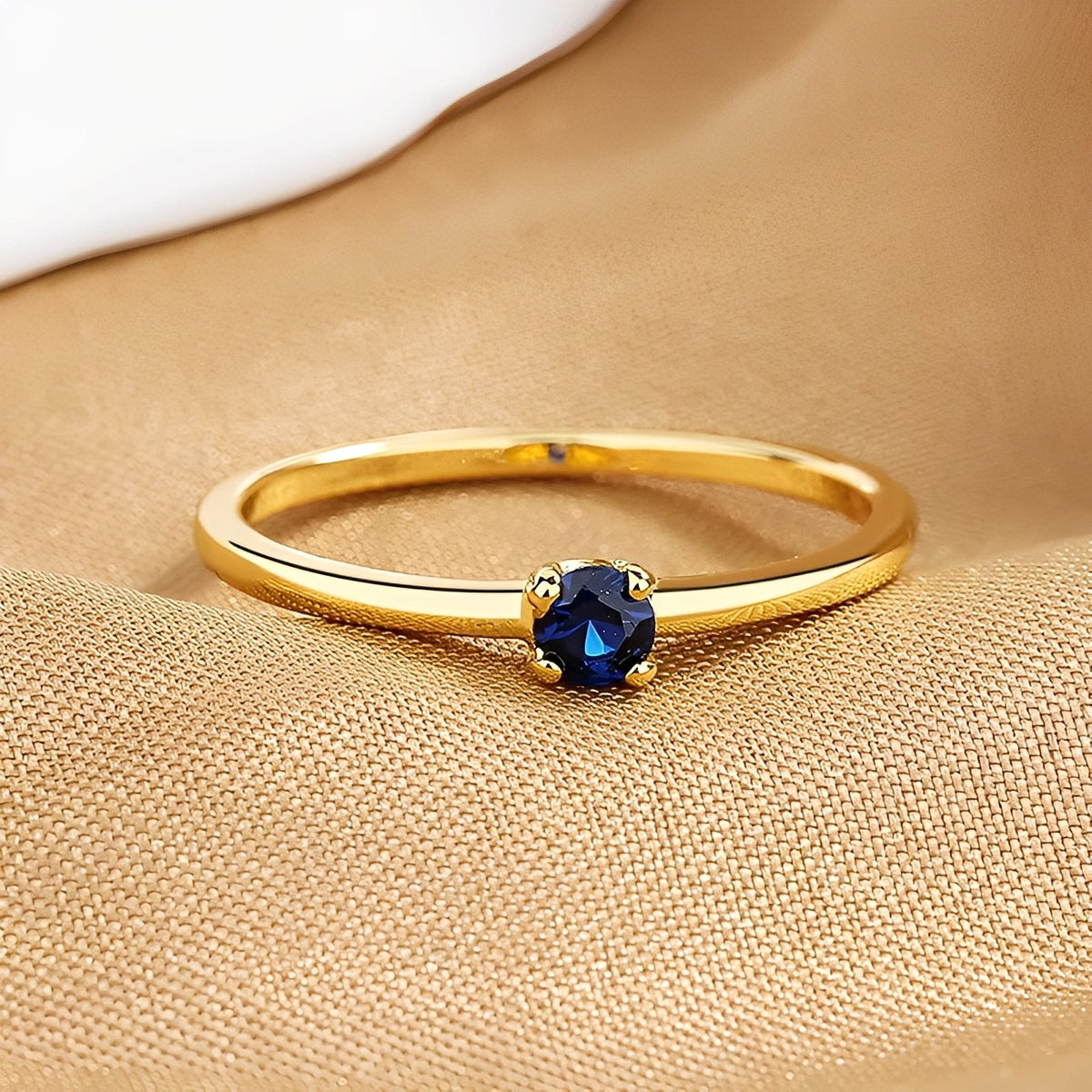 Rowena – Anillo apilable con piedra de nacimiento