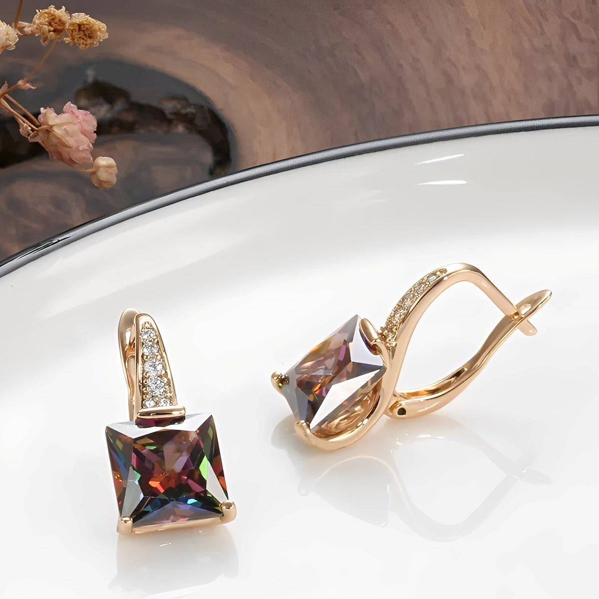 Celina – Aros dorados con circonitas de colores