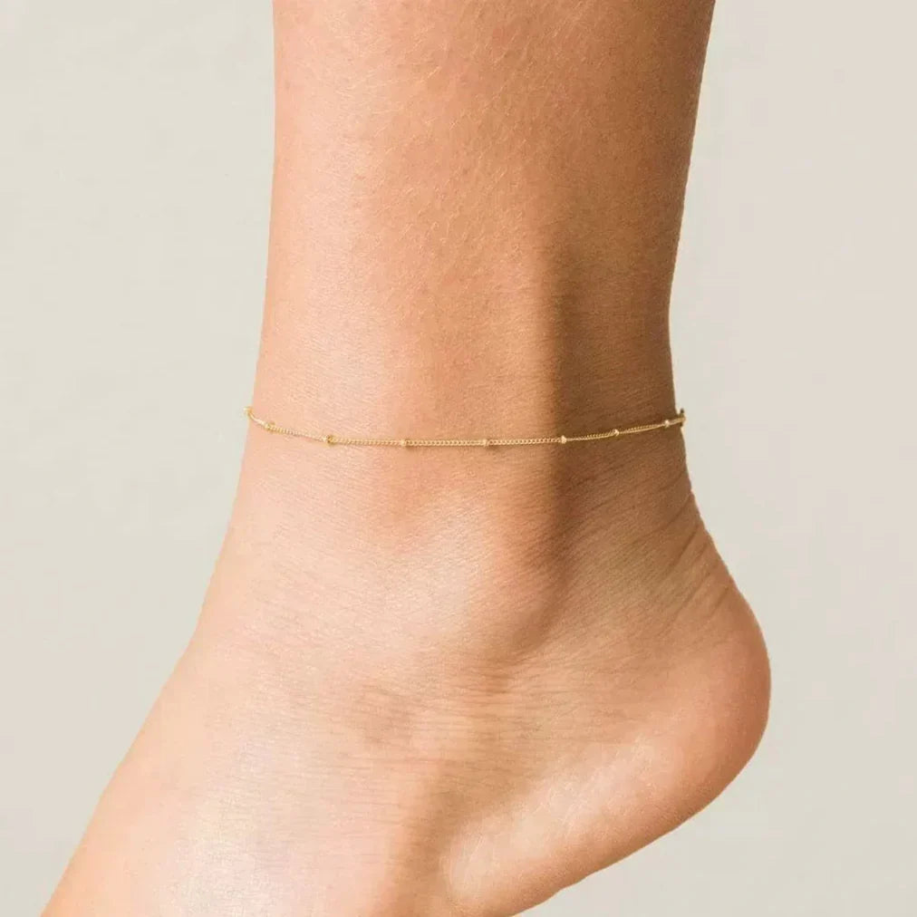 Wren – Sofisticada cadena dorada para el tobillo