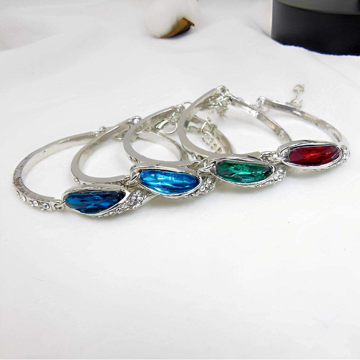 Miku – Pulsera sofisticada decorada con zafiros