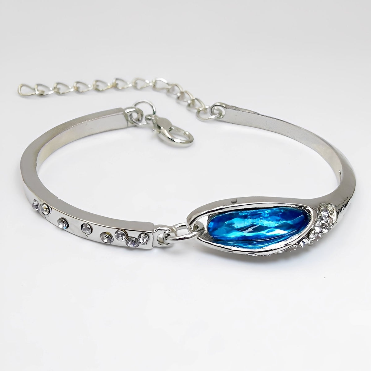Miku – Pulsera sofisticada decorada con zafiros