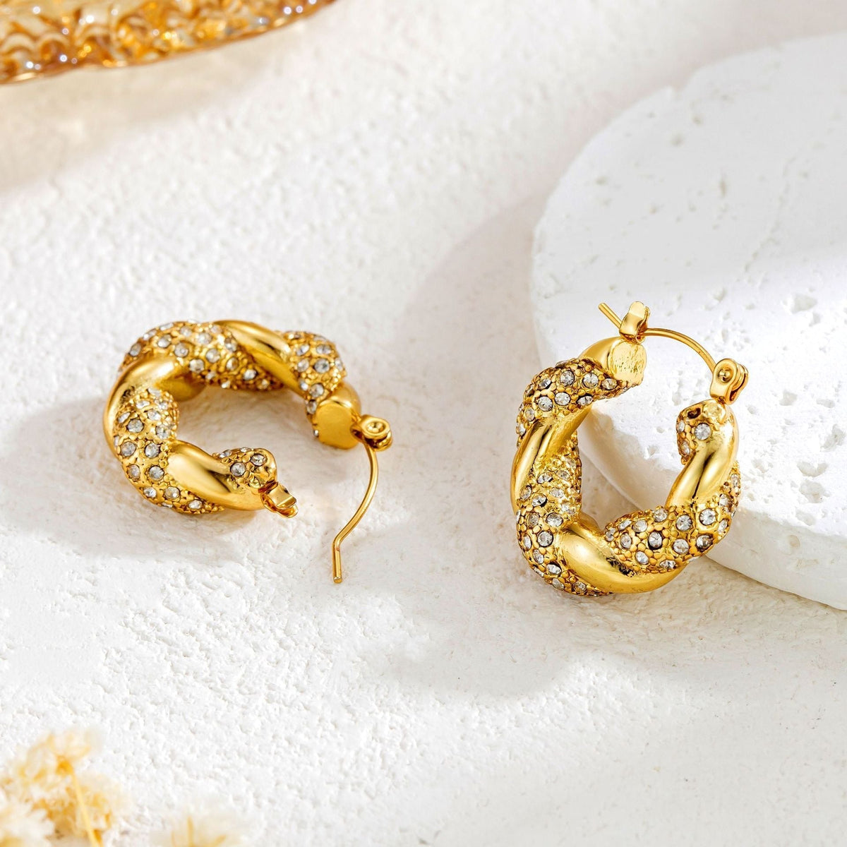 Alix – Pendientes U-Twist en dorado