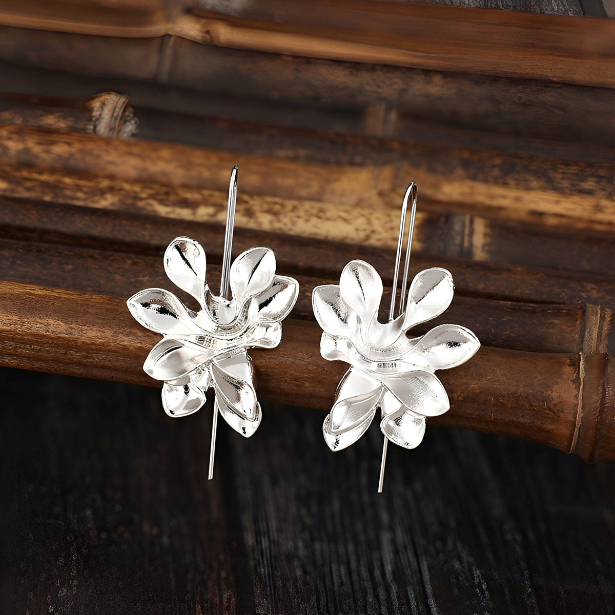 Chary – Pendientes vintage de flores plateados