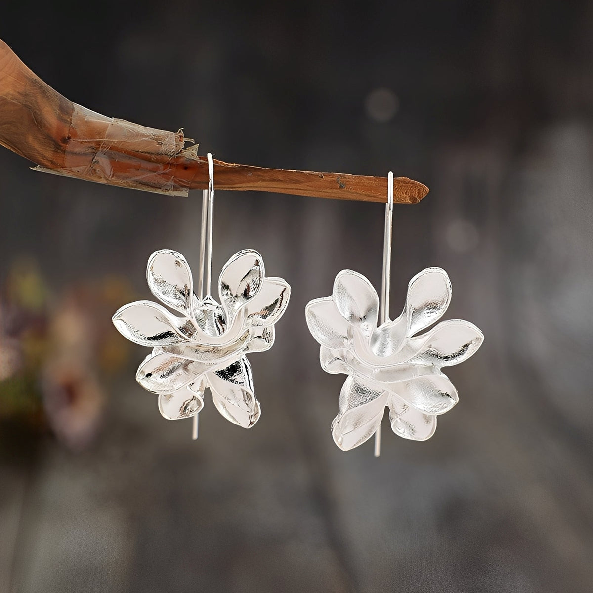 Chary – Pendientes vintage de flores plateados