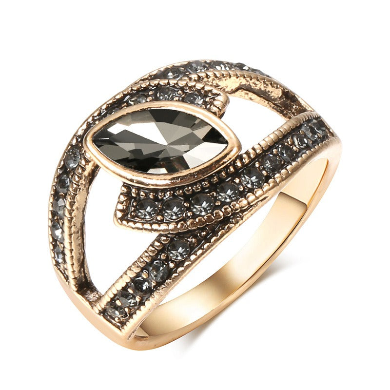 Amena – Anillo Sofisticado de Cristal Oscuro