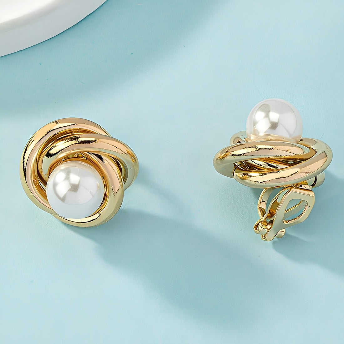 Krisna – Aretes Elegantes de Oro con Perlas
