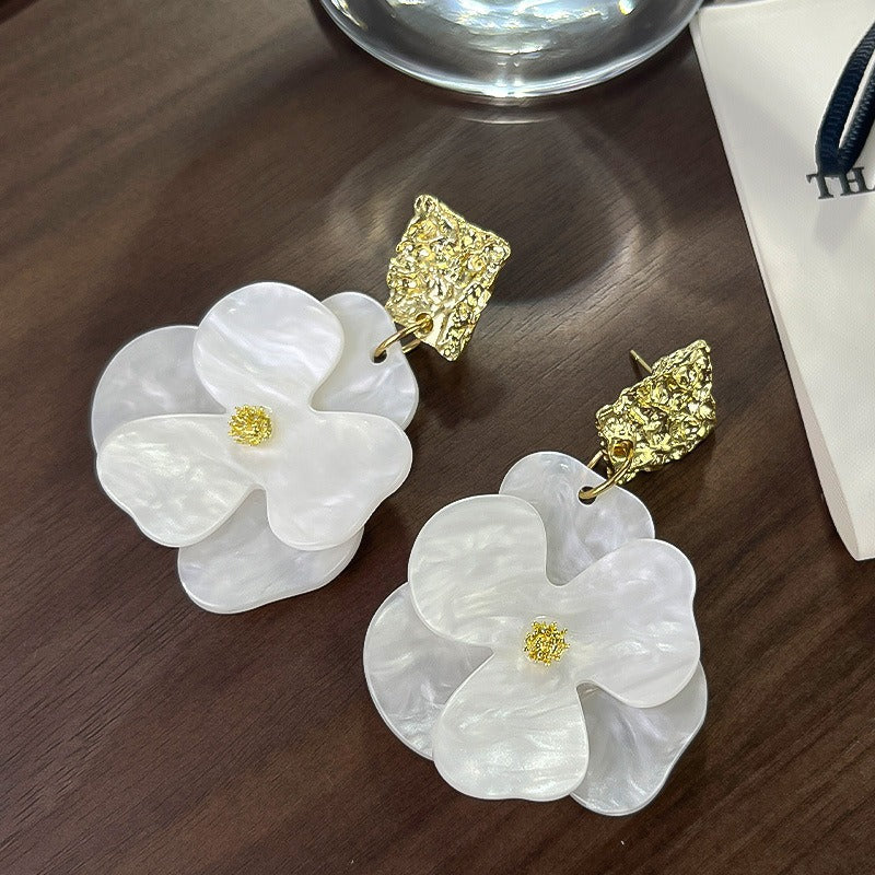 Kai – Pendientes colgantes de flores doradas