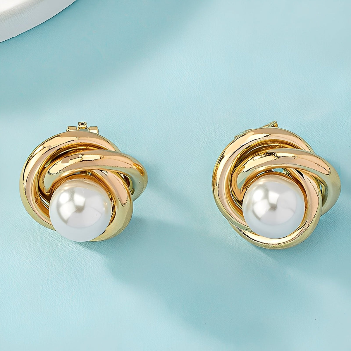 Krisna – Aretes Elegantes de Oro con Perlas