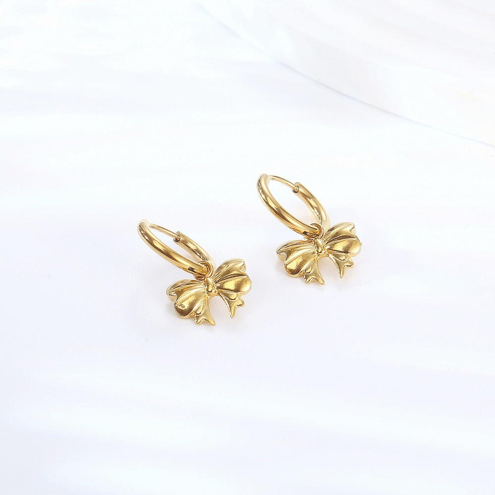 Carla – Aretes lazo bañados en oro