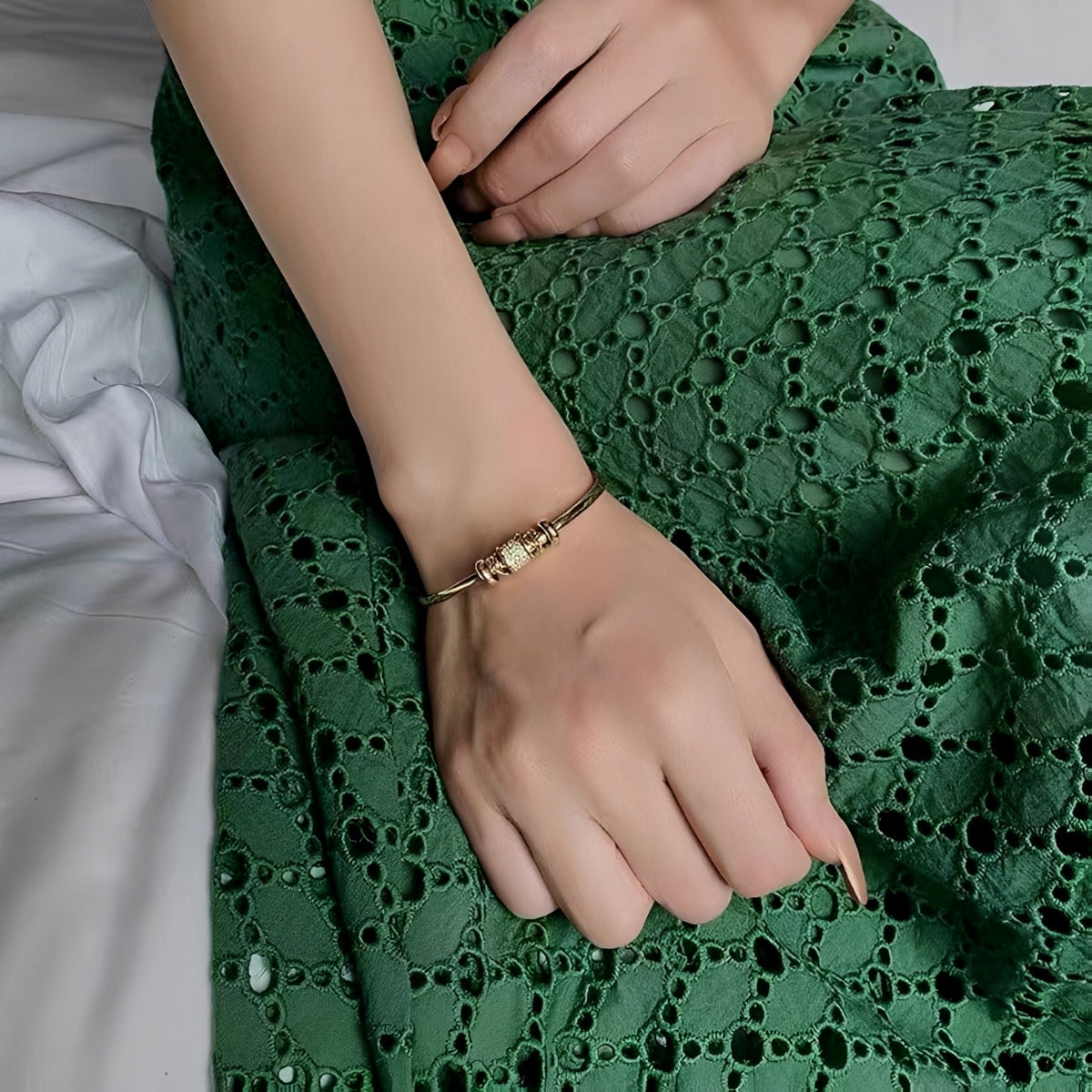 Amalia – Pulsera regulable con encantos dorados