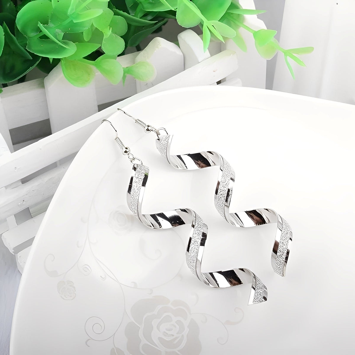 Jia – Pendientes espirales de plata deslumbrantes