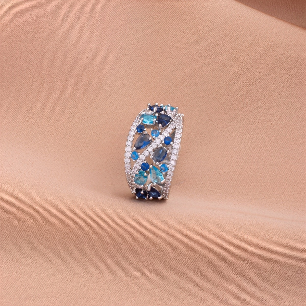 Julie – Anillo antiguo con zirconia azul y detalle dorado