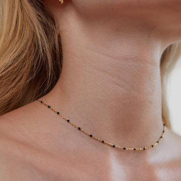 Yara – Collar elegante de perlas negras