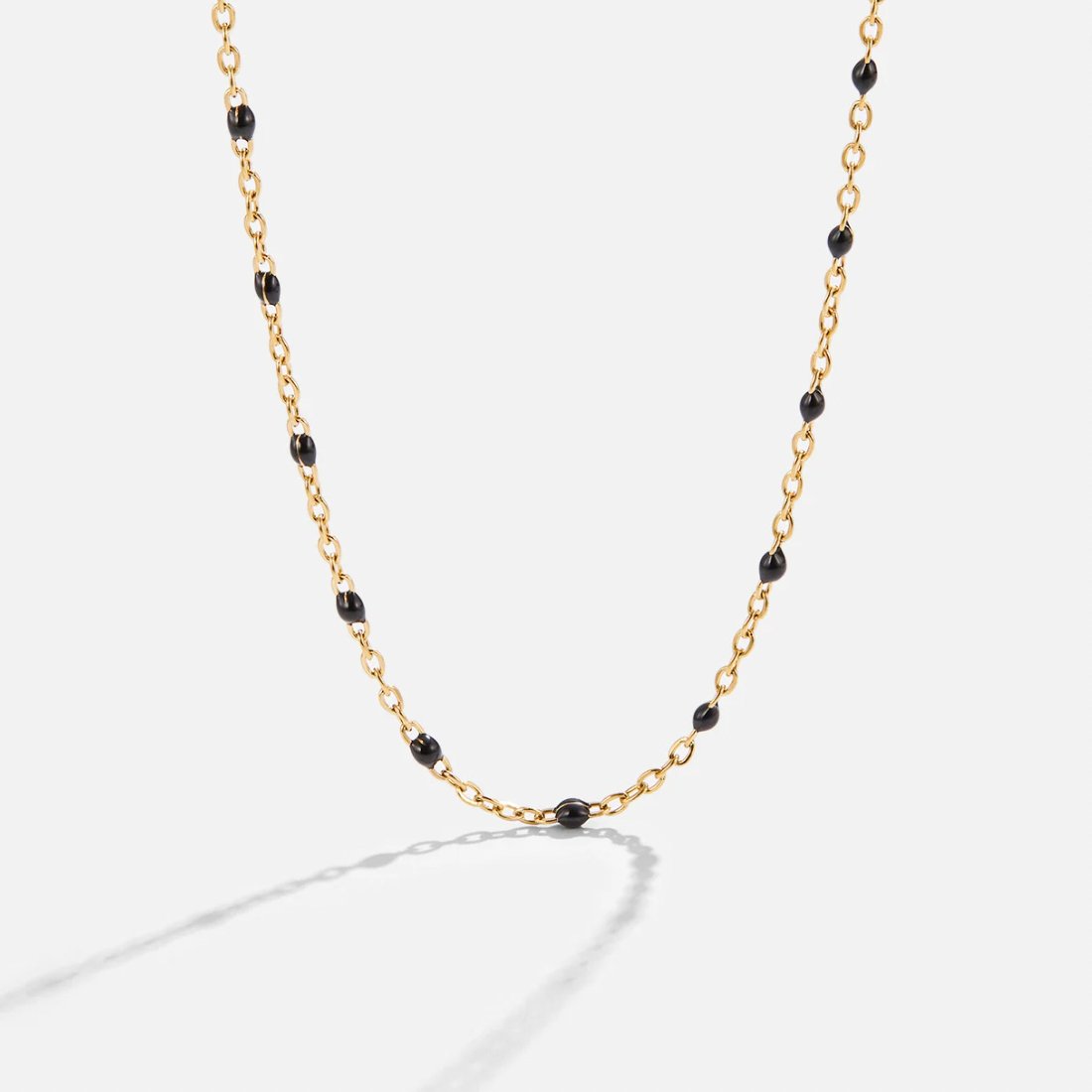 Yara – Collar elegante de perlas negras