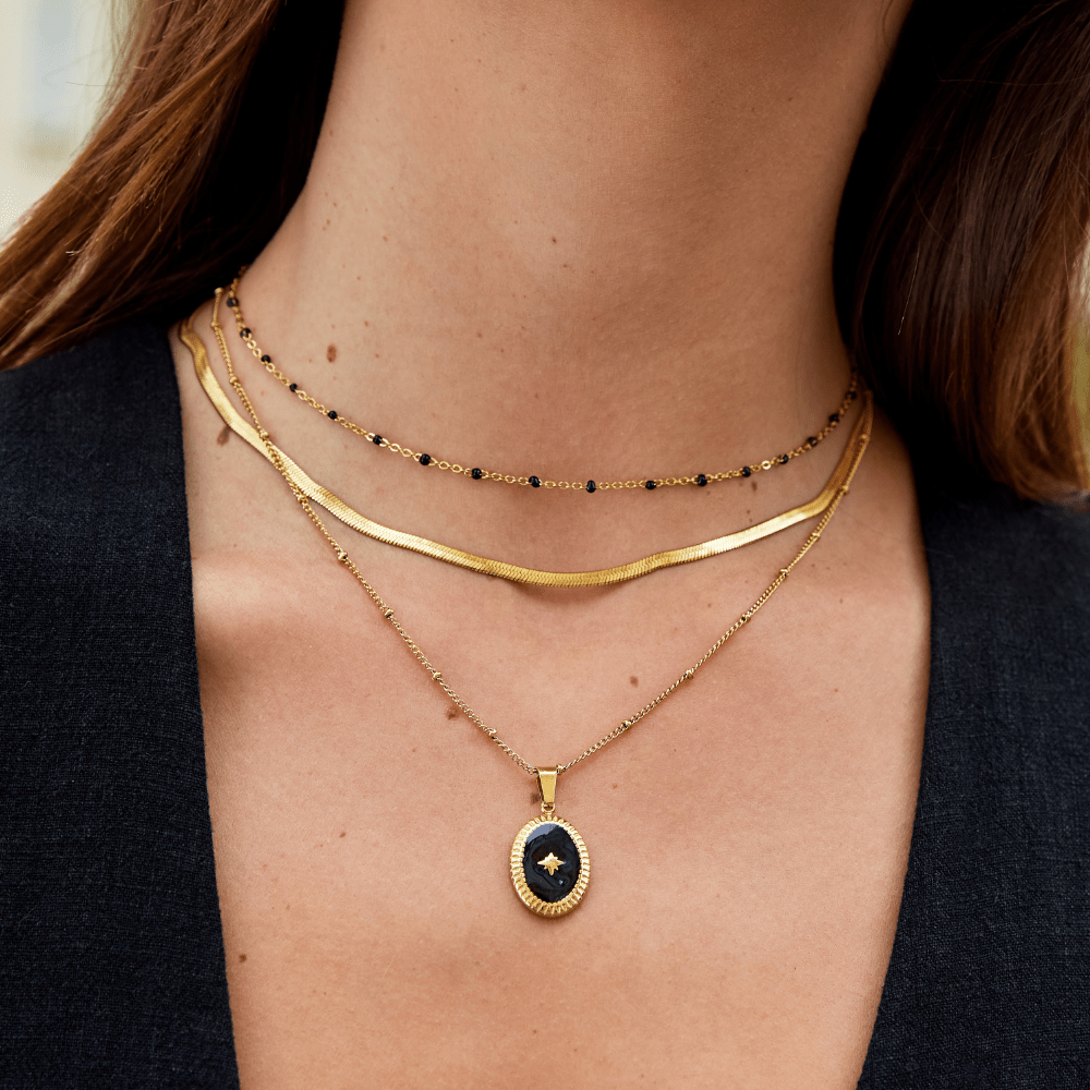 Yara – Collar elegante de perlas negras