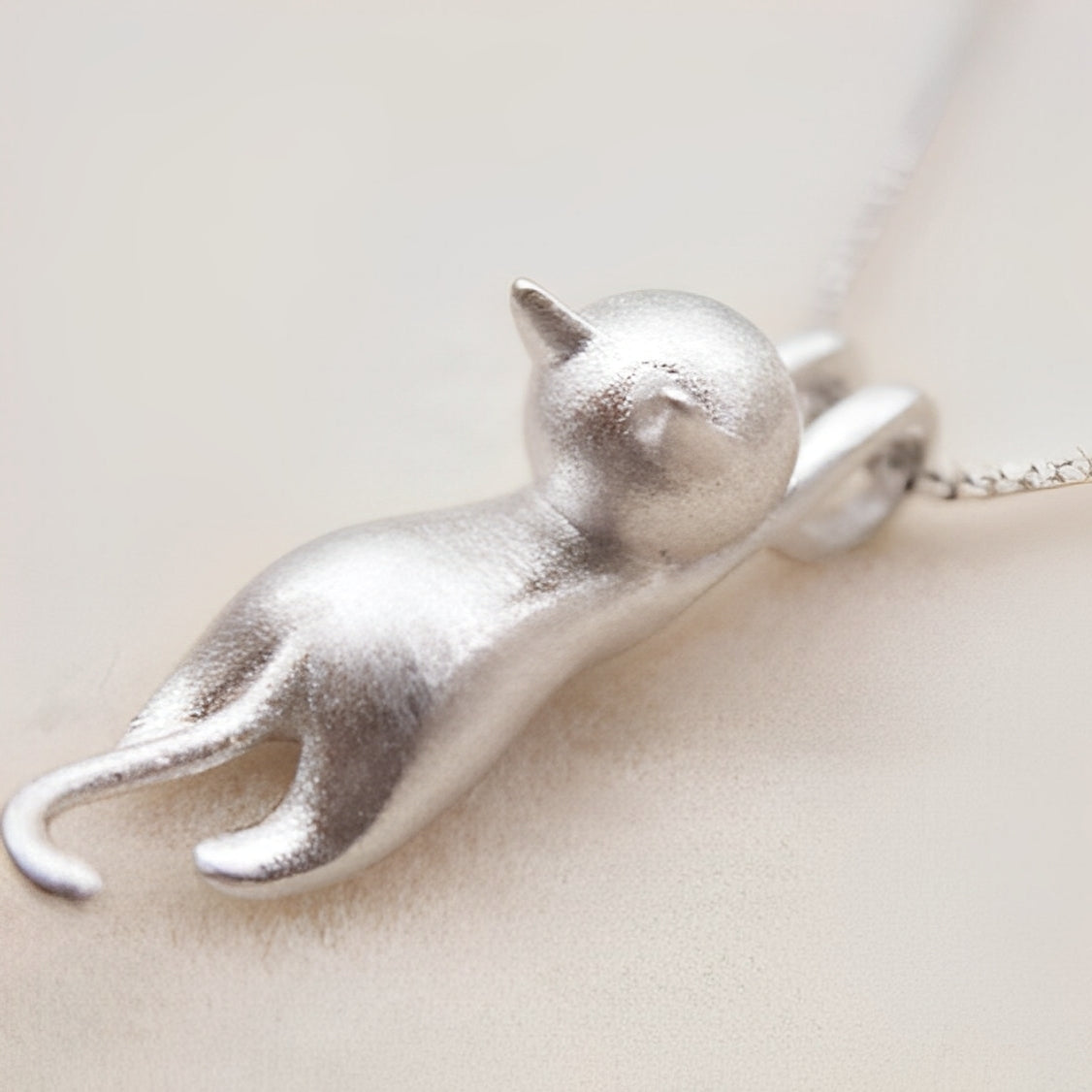 Mina – Collar Gatito Juguetón de 925 Plata