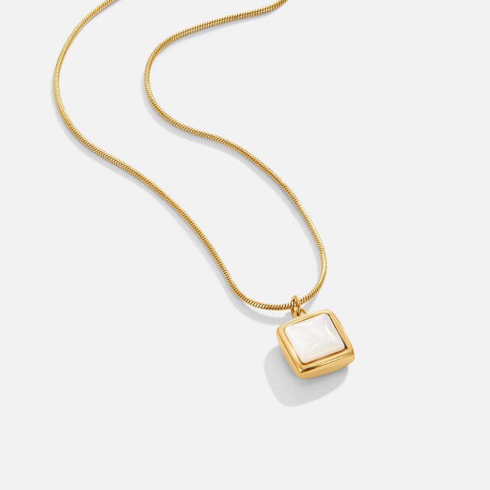 Riva – Collar con colgante de piedra lunar iridiscente