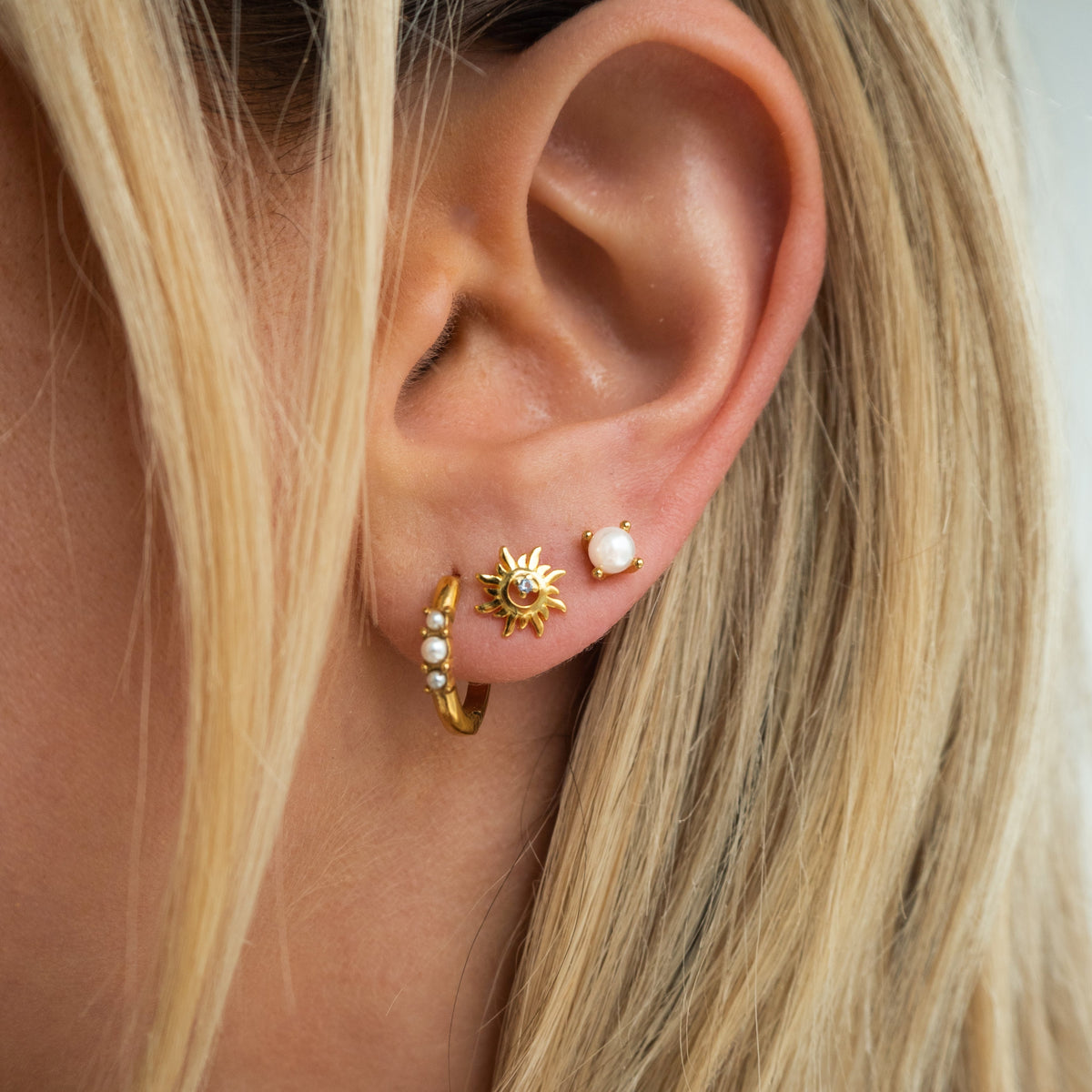 Jessi - Aretes de perlas doradas